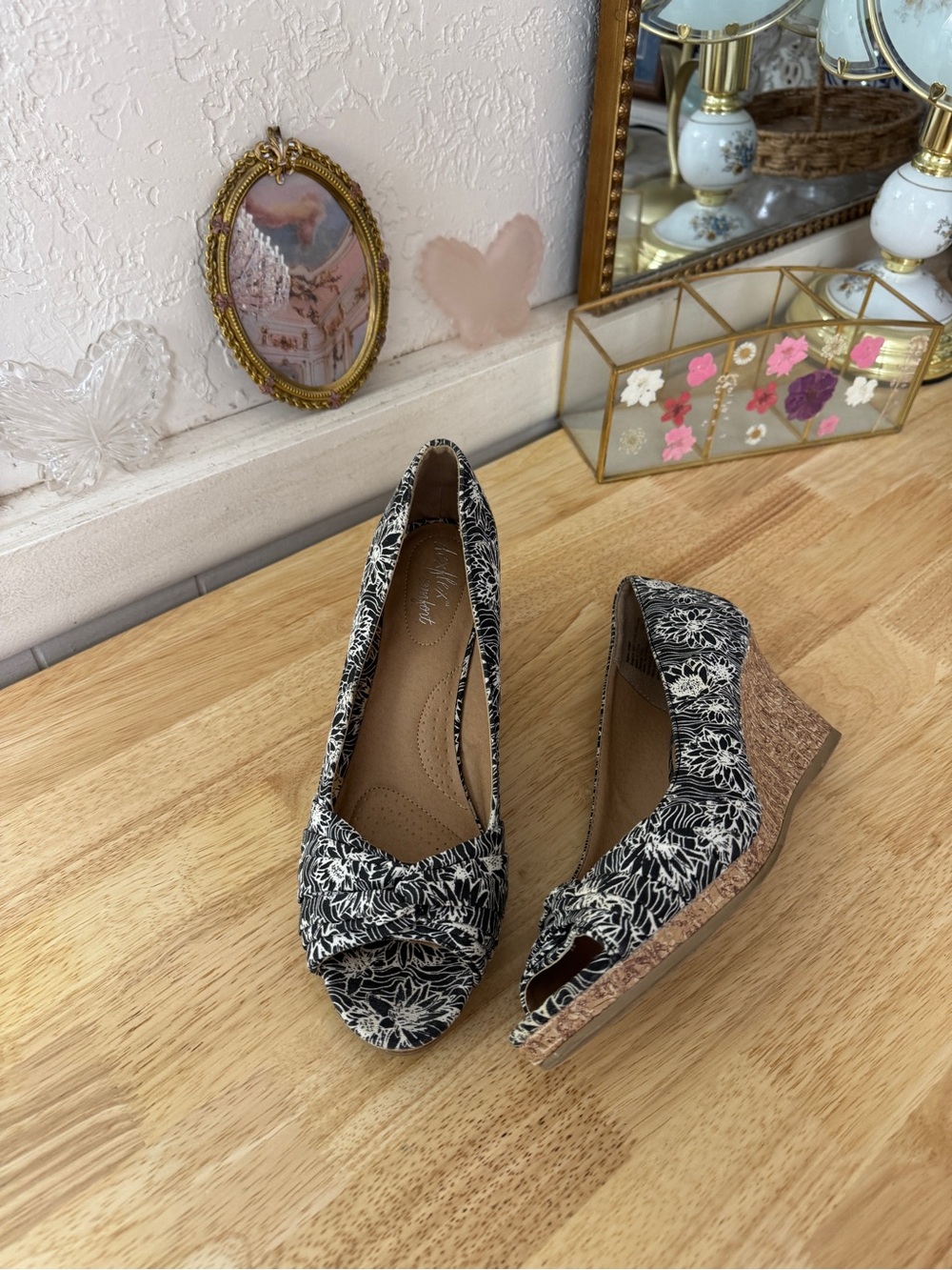 Whimsical Black & White Floral Peep Toe Cork Wedge Heels Y2K Size 10 Indie